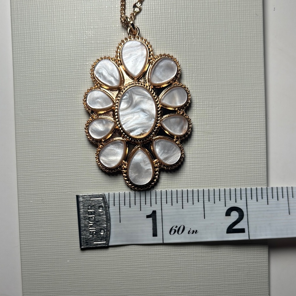 NWT-Gold and White Opal Cluster Necklace - Picture 9 of 9